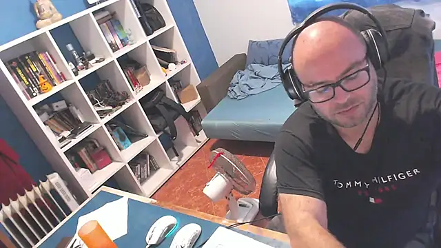 ravingr4d4 online show from September 10, 1:54 pm