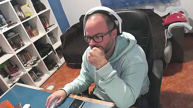 ravingr4d4 online show from November 15, 9:39 pm