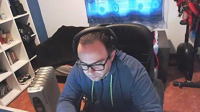 ravingr4d4 online show from February 19, 9:06 am