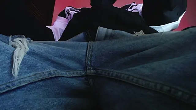 zacwatson  online show from February 12, 4:29 am