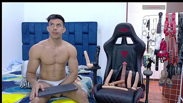 JoseRumbero26 online show from April 18, 8:09 pm