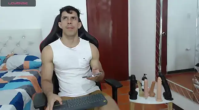 JoseRumbero26 online show from December 3, 11:46 pm