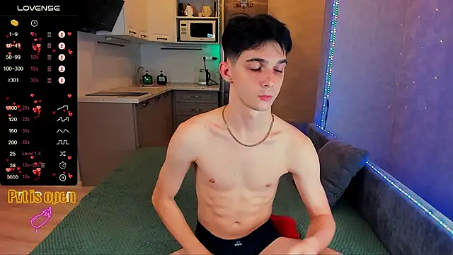 Aaron Boom online show from October 31, 12:45 am