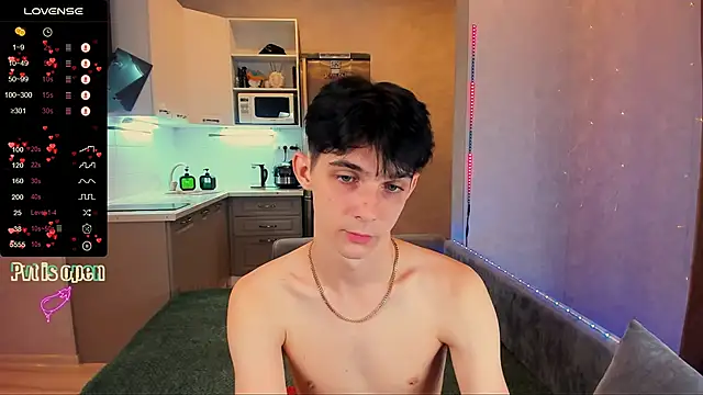 Snapshot of Aaron_Boom chatting on September 30, 7:39 pm Aaron Boom online show from September 30, 7:39 pm