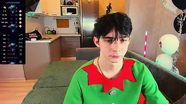 Snapshot of Aaron_Boom chatting on December 25, 11:31 pm Aaron Boom online show from December 25, 11:31 pm