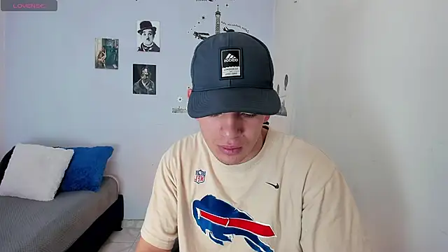Snapshot of Ares_Johnson chatting on December 29, 2:42 pm Ares Johnson online show from December 29, 2:42 pm