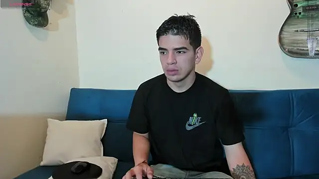 Snapshot of Ares_Johnson chatting on March 16, 2:33 pm Ares Johnson online show from March 16, 2:33 pm