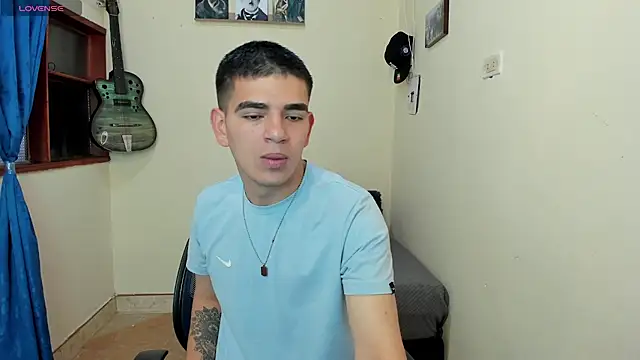 Snapshot of Ares_Johnson chatting on February 1, 3:07 pm Ares Johnson online show from February 1, 3:07 pm