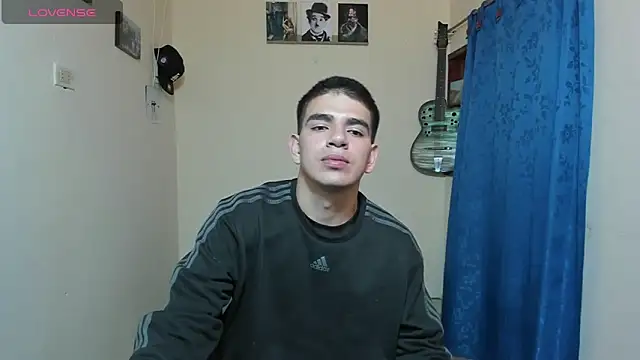 Snapshot of Ares_Johnson chatting on February 8, 4:25 am Ares Johnson online show from February 8, 4:25 am