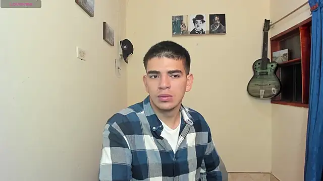 Snapshot of Ares_Johnson chatting on February 4, 2:32 pm Ares Johnson online show from February 4, 2:32 pm
