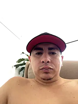 DanielGomez9 online show from March 22, 1:52 pm