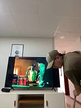 DanielGomez9 online show from January 20, 10:15 pm