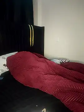 KikiLovesD online show from January 17, 10:00 pm