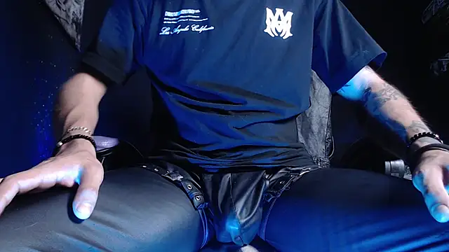 Dicaprioo  online show from April 7, 6:46 am