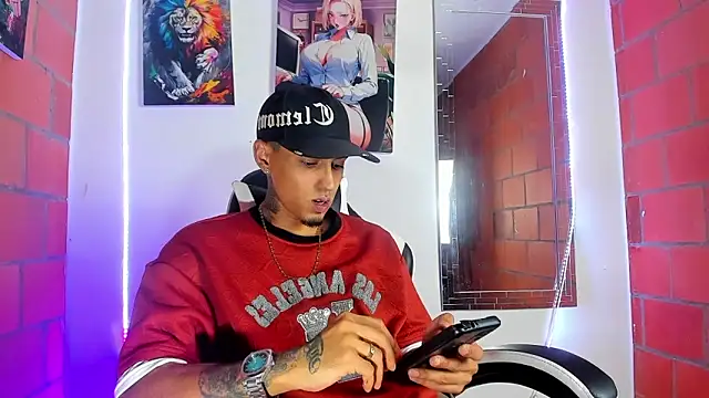 Liam lee online show from March 23, 11:32 pm