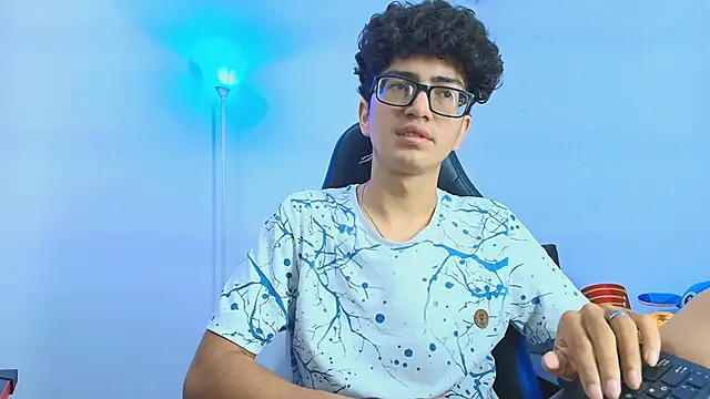 TylerWhite  online show from November 15, 8:05 am