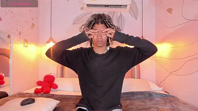 Maxim-Walker online show from February 3, 3:09 am