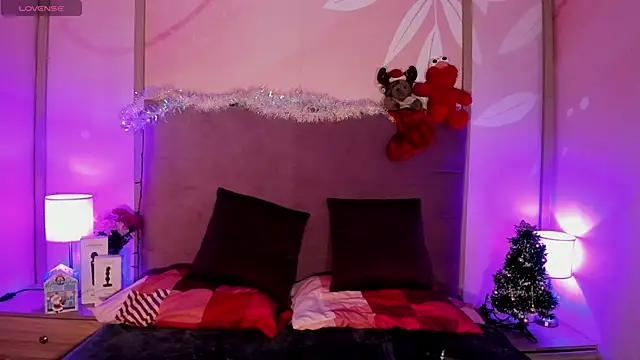 Maxim-Walker online show from December 17, 3:06 am