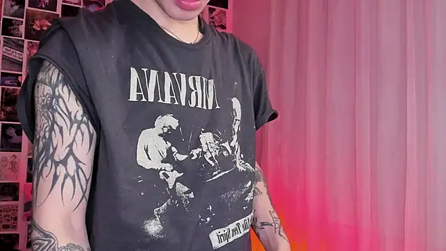 liamelf online show from October 13, 6:19 am