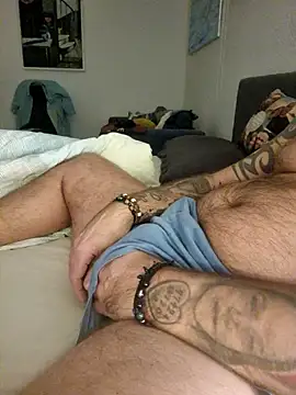 gustlgail online show from March 11, 9:00 pm