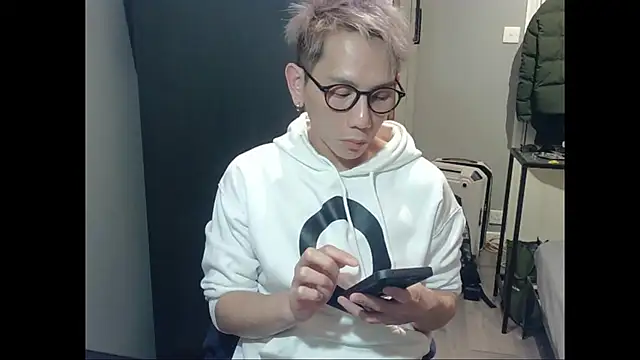 UndreamtM online show from February 4, 3:18 pm