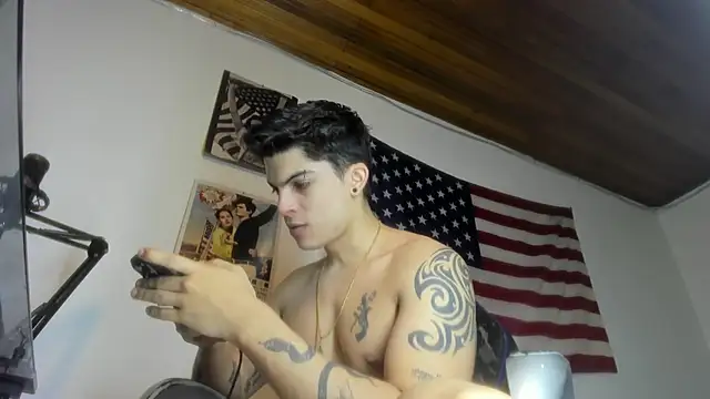 charlie hotxxx online show from February 2, 3:05 am