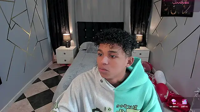 Snapshot of Noah_Smith04 chatting on February 18, 10:25 pm Noah Smith04 online show from February 18, 10:25 pm