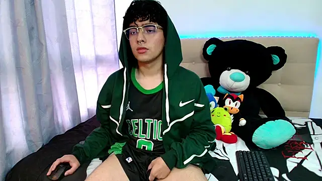 Snapshot of _nickconnor01 chatting on December 15, 10:04 pm nickconnor01 online show from December 15, 10:04 pm