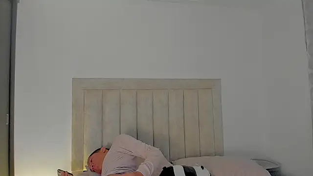 JulianRose 1 online show from January 7, 11:37 am