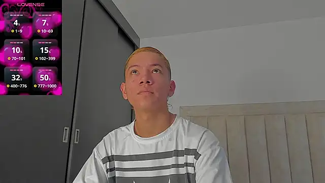 JulianRose 1 online show from October 29, 11:46 am