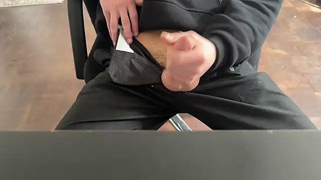 KendrickJiz online show from April 11, 11:03 am