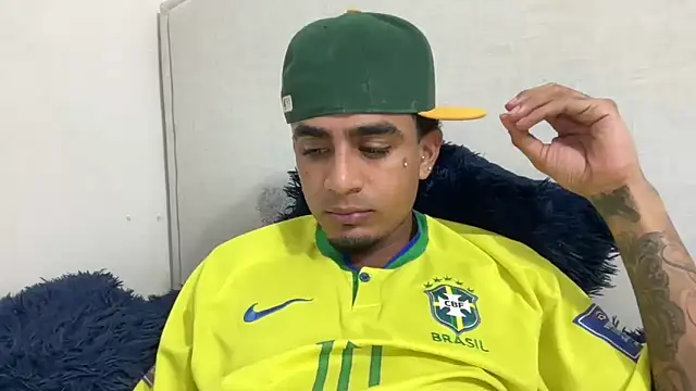 dominic brandd23 online show from September 20, 6:46 am