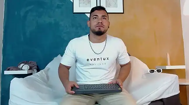 BrianMalonee online show from December 12, 1:06 pm