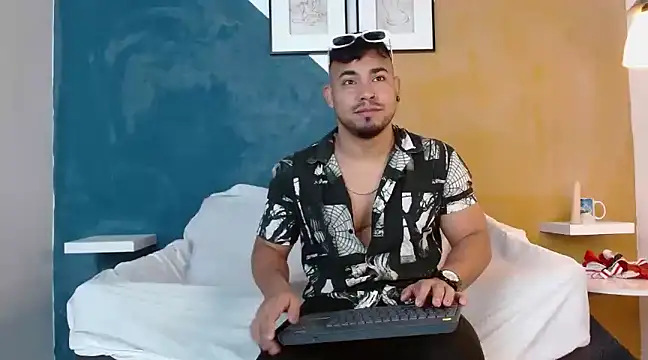 BrianMalonee online show from December 14, 12:55 pm