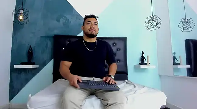 BrianMalonee online show from December 30, 1:03 pm