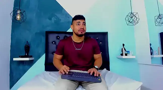 BrianMalonee online show from December 17, 1:05 pm