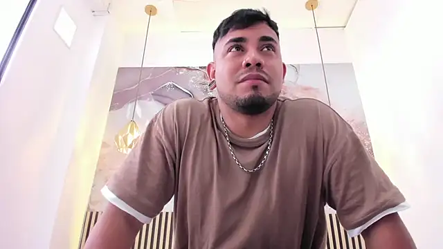 BrianMalonee online show from November 19, 2:39 pm