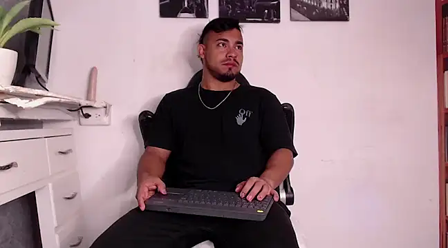 BrianMalonee online show from December 18, 1:12 pm