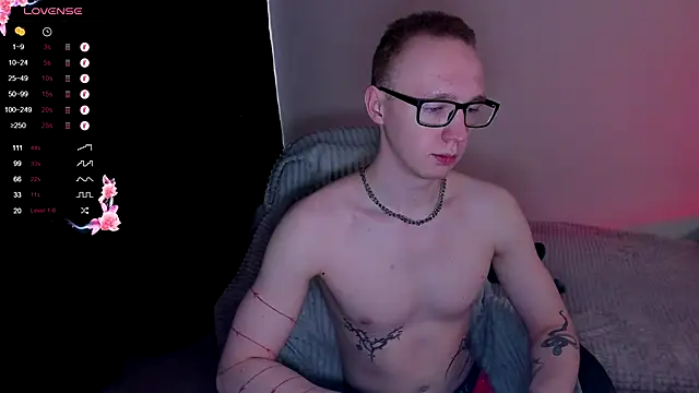 Snapshot of Alex_silents chatting on October 20, 11:58 am Alex silents online show from October 20, 11:58 am