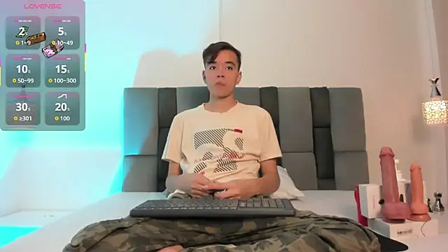 Snapshot of bunny_maxi chatting on October 8, 12:42 pm bunny maxi online show from October 8, 12:42 pm