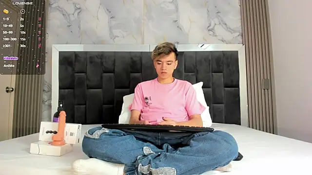 Snapshot of bunny_maxi chatting on February 14, 1:08 pm bunny maxi online show from February 14, 1:08 pm