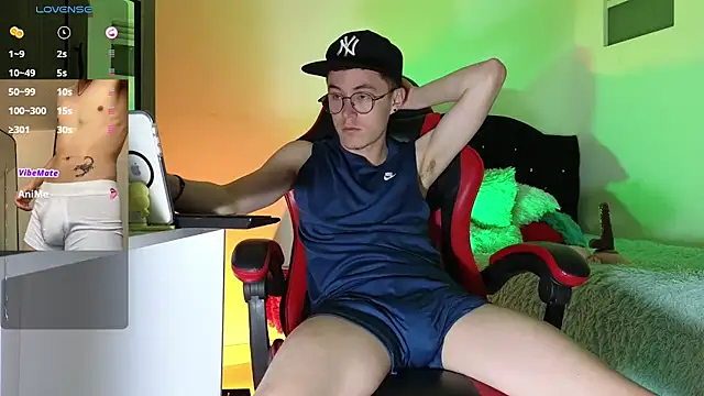 Elian Cooper online show from April 18, 1:18 am