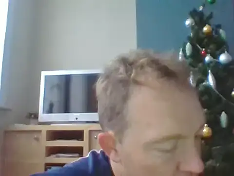 Snapshot of bertolini chatting on December 8, 8:51 am bertolini online show from December 8, 8:51 am
