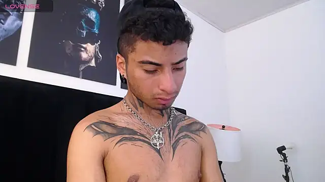 Snapshot of JuanCamiilo_66 chatting on February 2, 6:20 pm JuanCamiilo 66 online show from February 2, 6:20 pm
