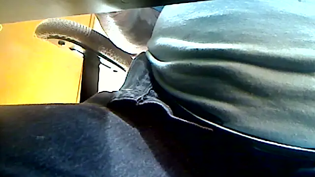 Snapshot of markluvskitty chatting on October 15, 2:35 pm markluvskitty online show from October 15, 2:35 pm