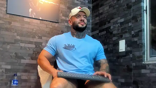 BruceDallas online show from April 18, 3:08 am