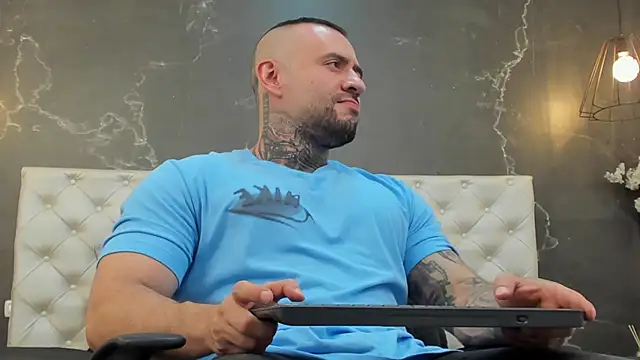 Snapshot of BruceDallas chatting on March 8, 12:53 am BruceDallas online show from March 8, 12:53 am