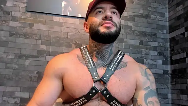 BruceDallas online show from May 31, 10:43 pm