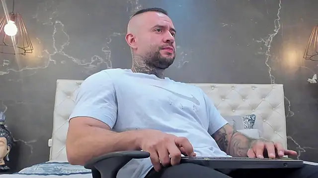 Snapshot of BruceDallas chatting on January 11, 11:46 pm BruceDallas online show from January 11, 11:46 pm