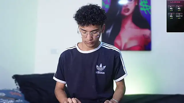 harrytwink18 online show from January 6, 1:30 pm